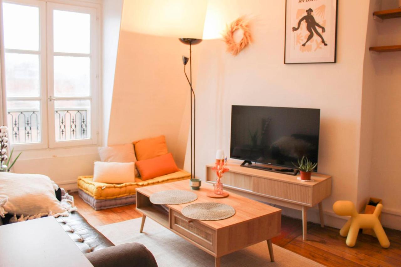 Bright 28m Overlooking The Rooftops *